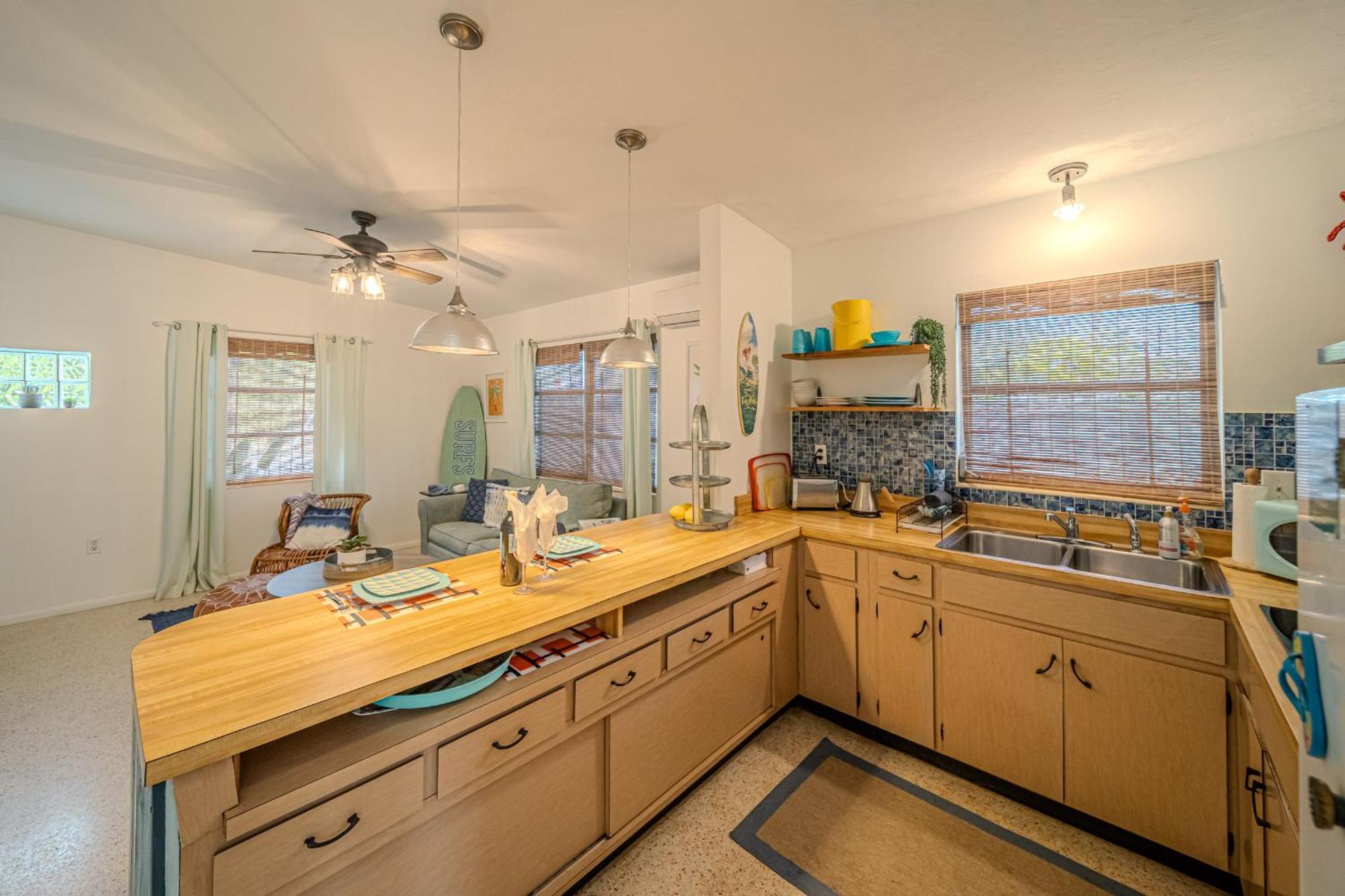 Fantastic Island House 1 Mile To The Beach With Heated Pool Sarasota Exterior photo