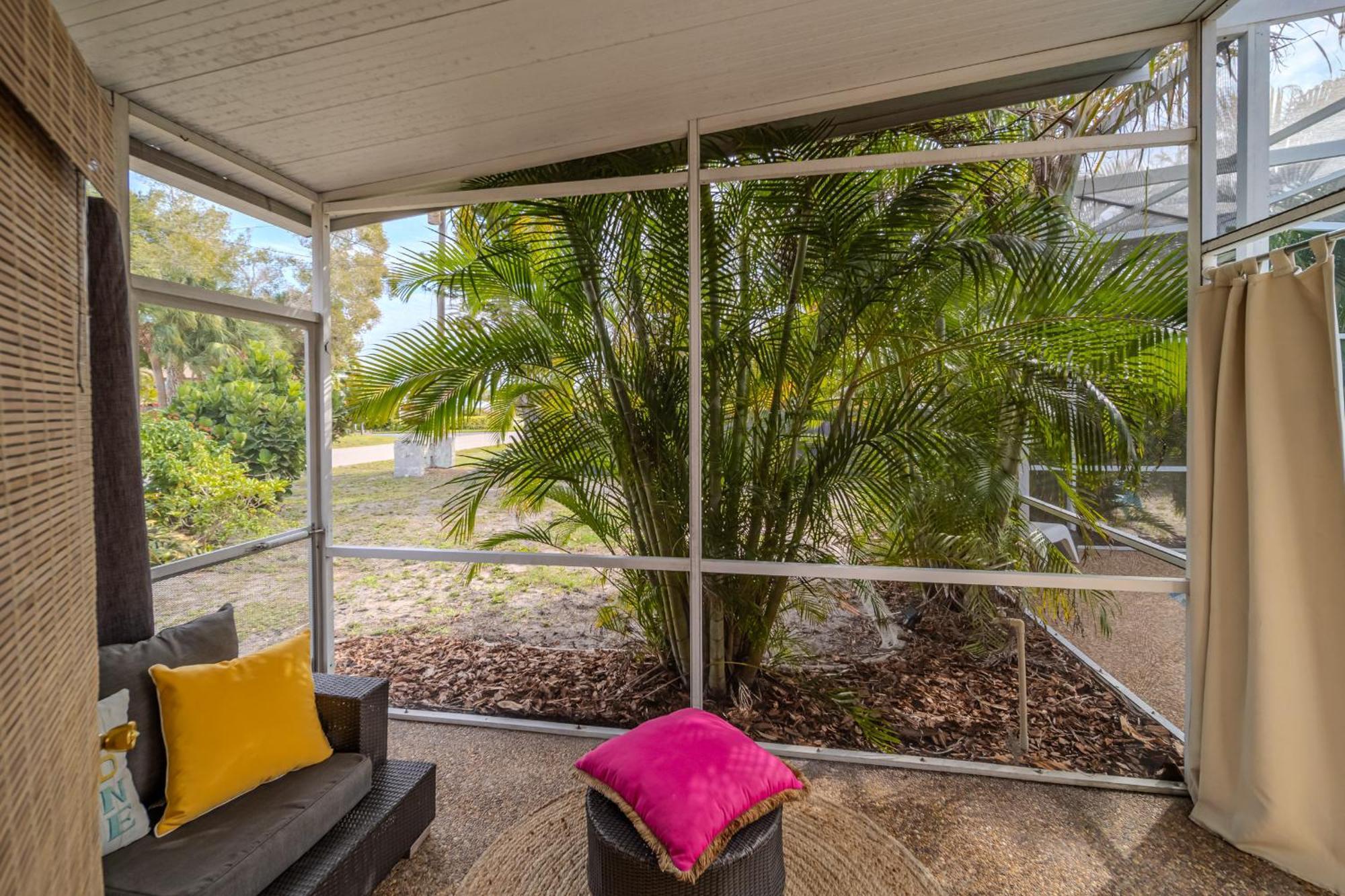 Fantastic Island House 1 Mile To The Beach With Heated Pool Sarasota Exterior photo